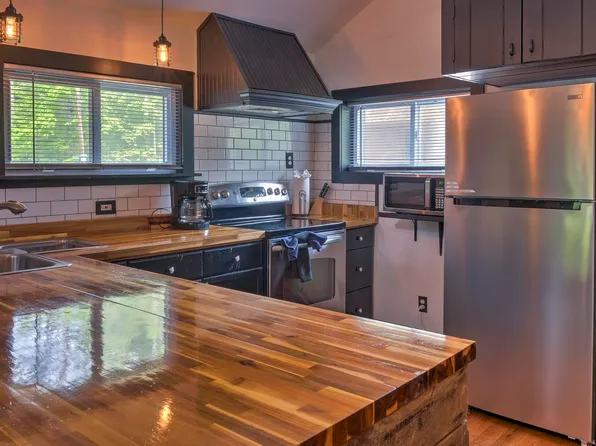 49 Forest Lake Cir, Winchester, NH 03470