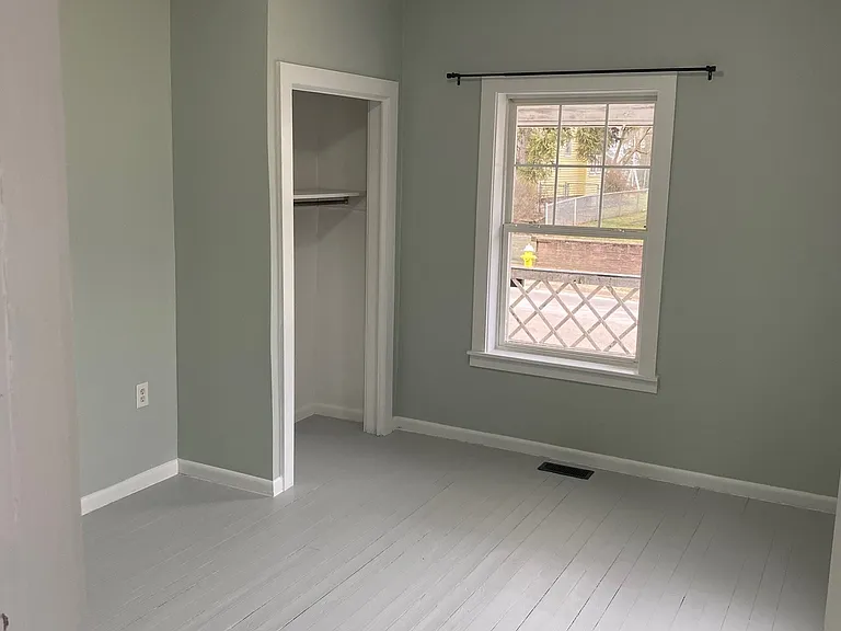 1010 Sawyer Ave — Photo 8