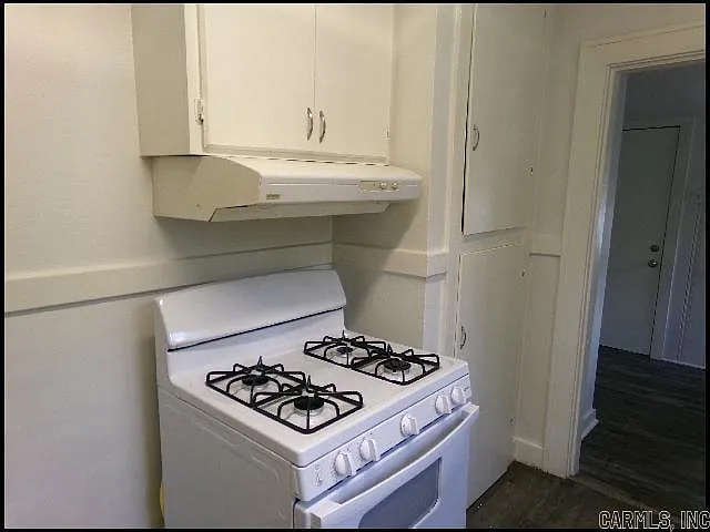 2021 N Poplar St — Photo 7