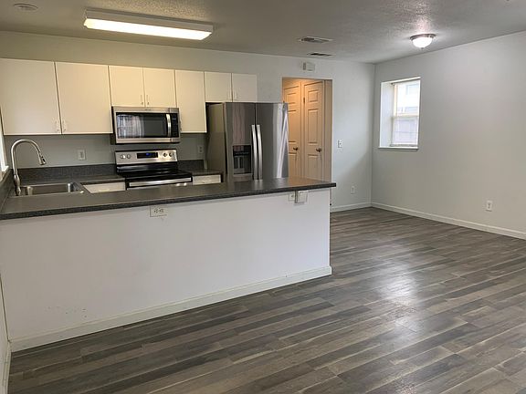 3rd image of 3942 Annadale Ln