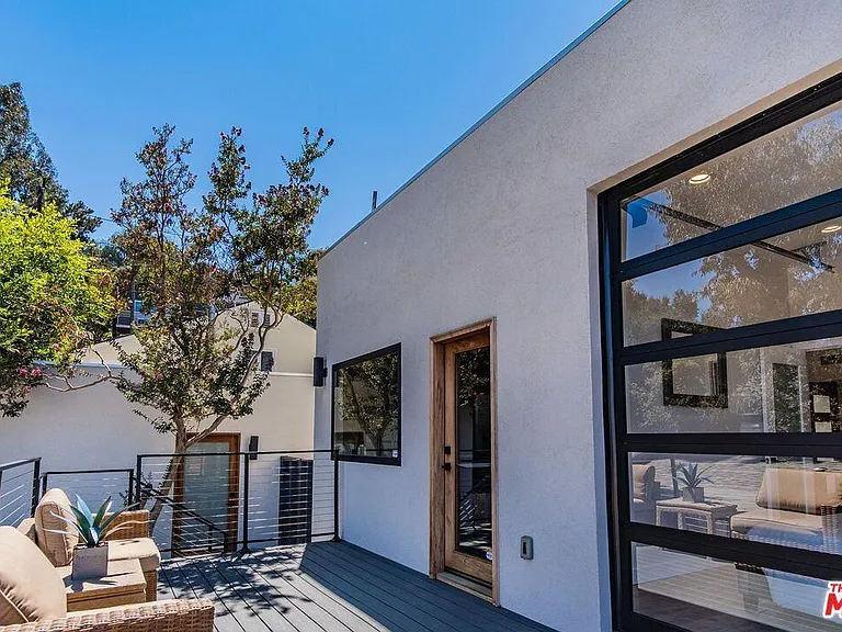 6810 Cahuenga Park Trl — Photo 4
