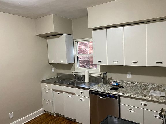 3rd image of 308 Langhorne Ln