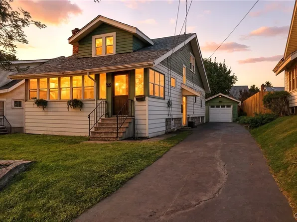 223 Milford Dr W, Syracuse, NY 13206