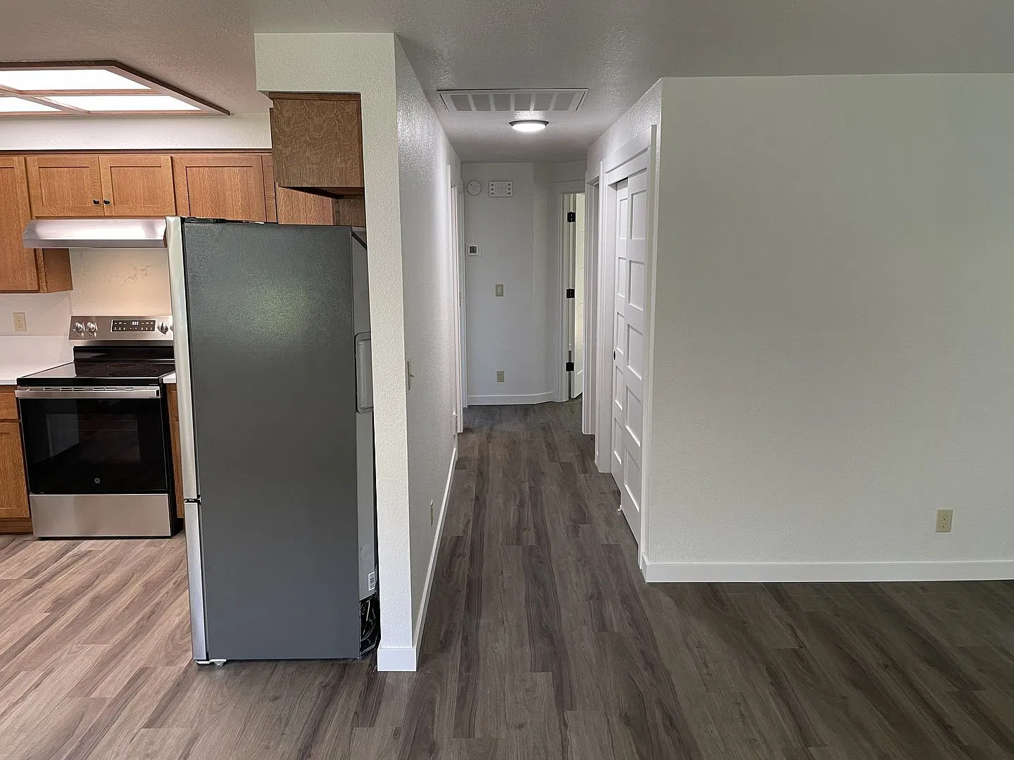 Yoncalla newly remodeled 3 bedroom 1 bath with garage — Photo 4