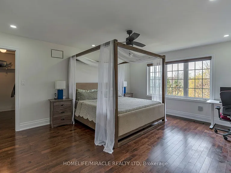 2299 Glazebrook Cir — Photo 17
