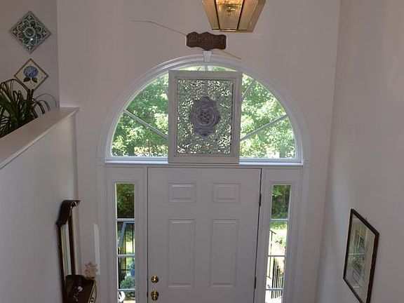 4th image of 130 Needwood Dr