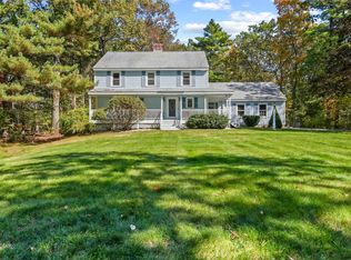 16 King Henry Dr, Londonderry, NH 03053