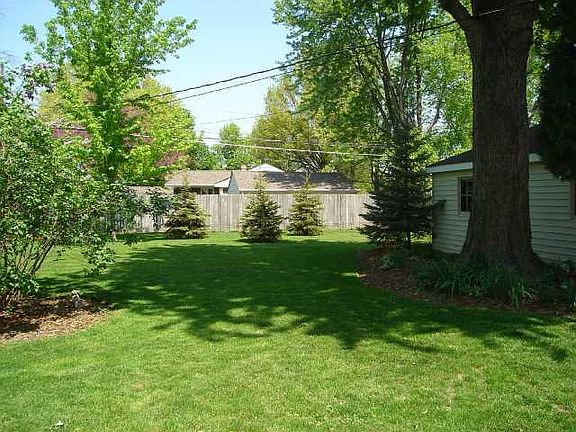 4th image of 950 E Southview Dr