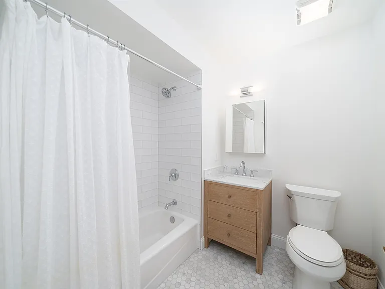812 Grand St #314 — Photo 10