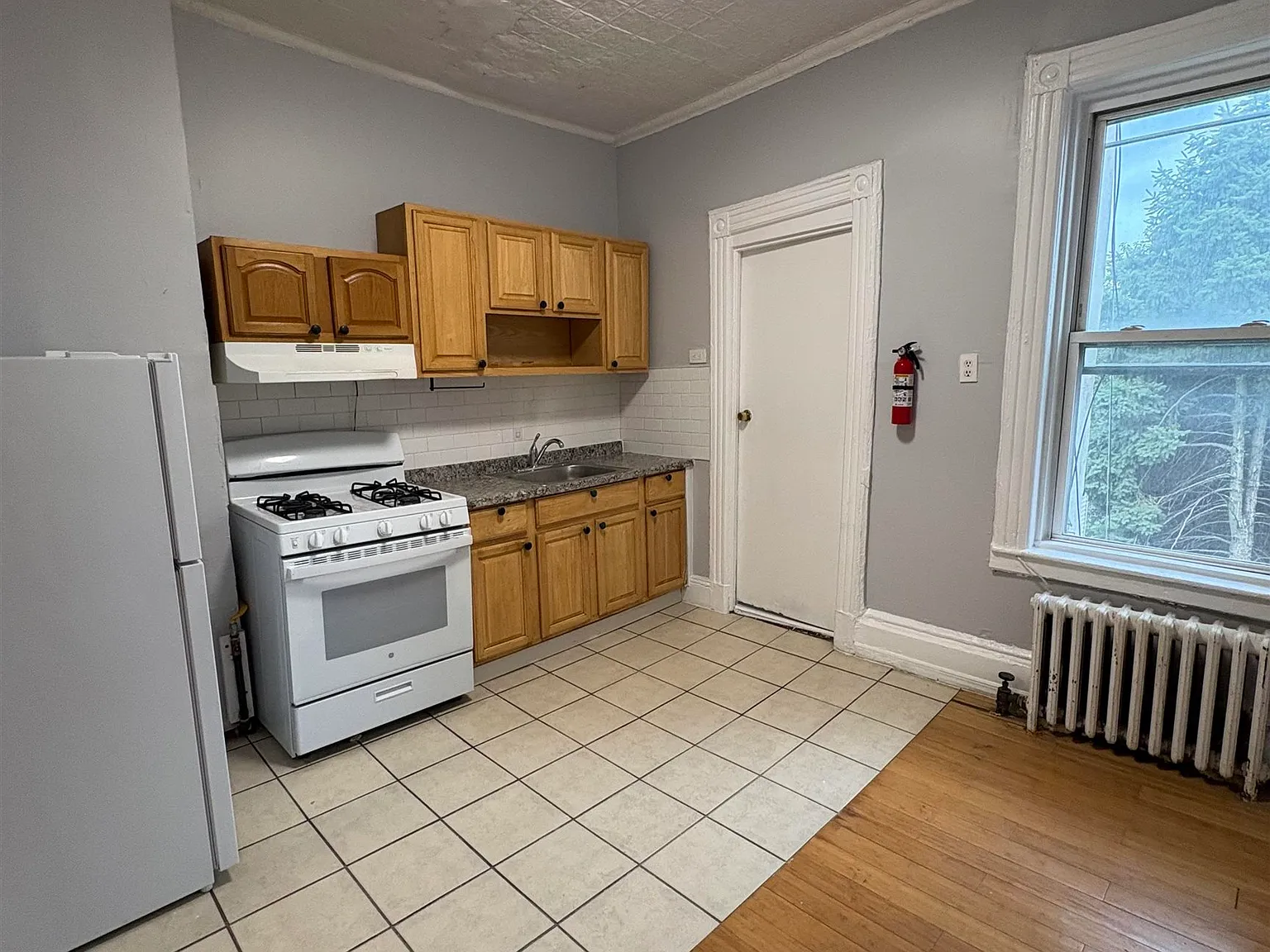 2 bed, 1.0 bath, $1,850 — Photo 4