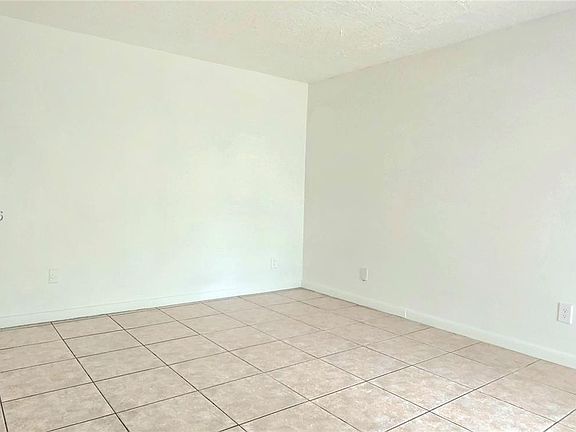 3rd image of 608 Commodore Dr