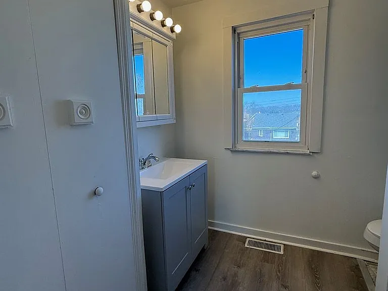 133 E 20th Ave — Photo 10