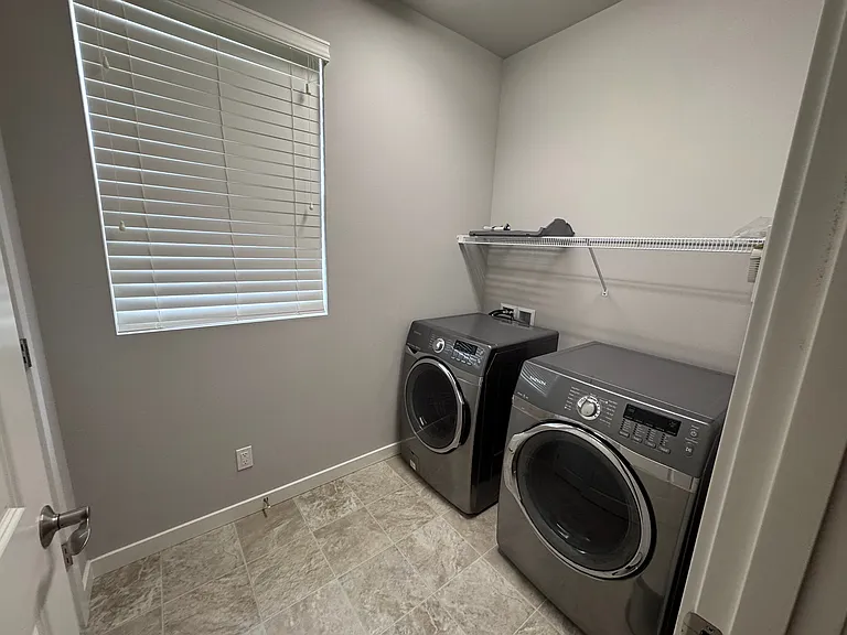 1411 NE Park Dr — Photo 4