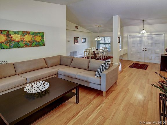 4th image of 1657 Eastlake Way