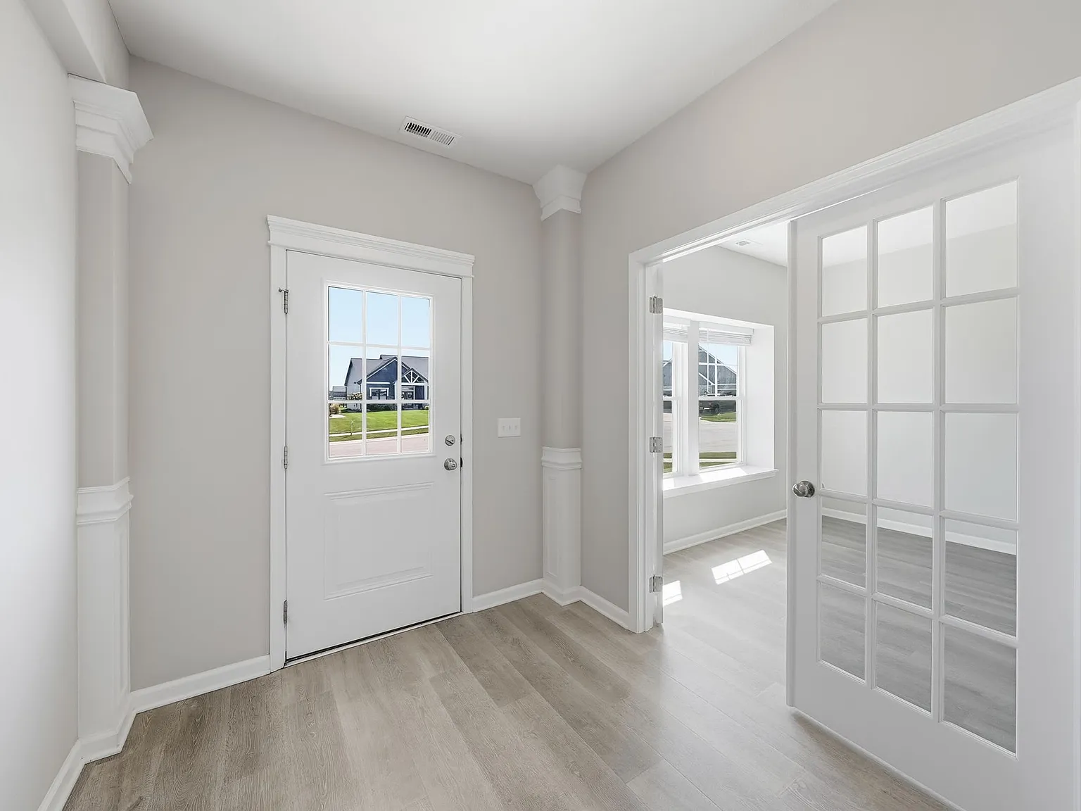 5 bed, 3352 sqft, $2,700 — Photo 2