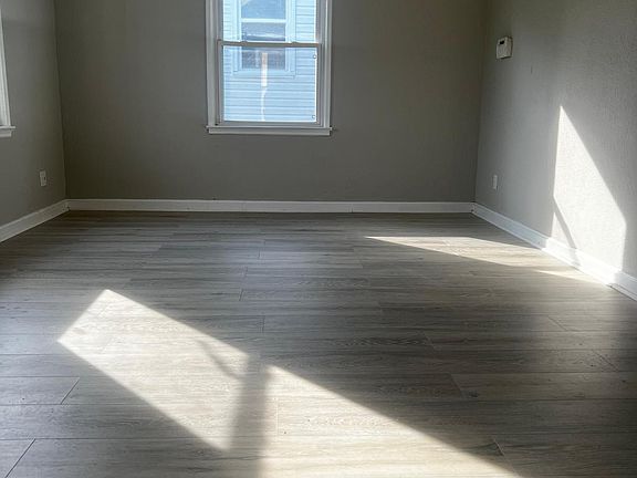 3rd image of 7447 Jenwood Ave