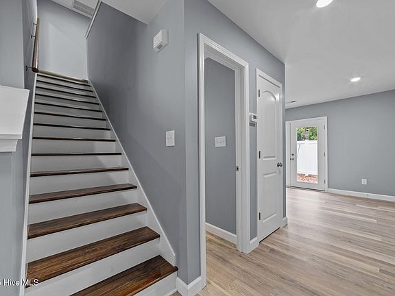 4th image of 1113 Grovemont Drive #G4