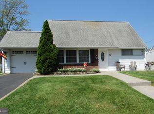 5 Vicar Ln, Levittown, PA 19054
