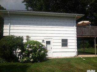 560 Captain Kidd Dr, Mattituck, NY 11952