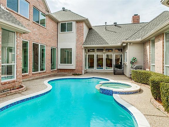 2nd image of 5605 Hillsborough Dr