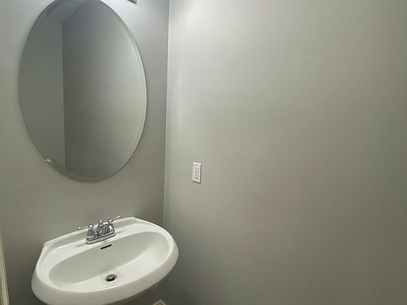 3rd image of 2582 Pepper Ct