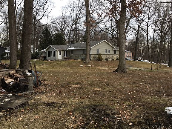 3rd image of 417 Dogwood Ln