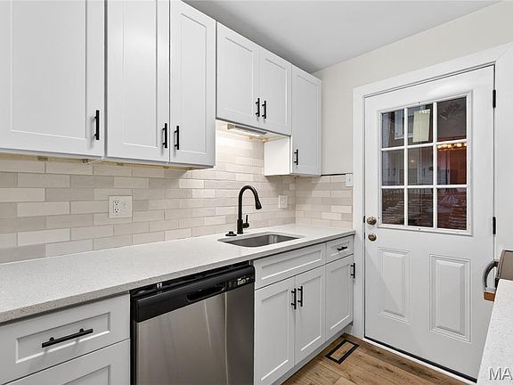 5th image of 4392 Chateau De Ville Dr APT A