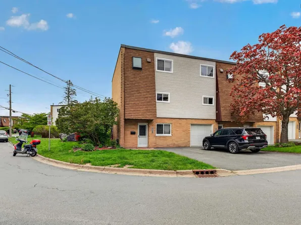 5568 Carriageway Cres N, Halifax, NS B3K 5K4