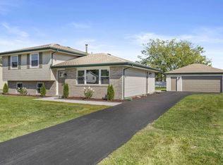 1341 Capri Ln, Dyer, IN 46311