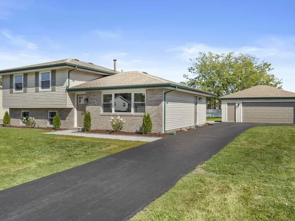 1341 Capri Ln, Dyer, IN 46311