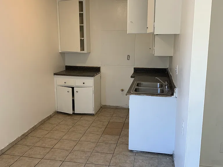 345 Daisy Ave #15 — Photo 4