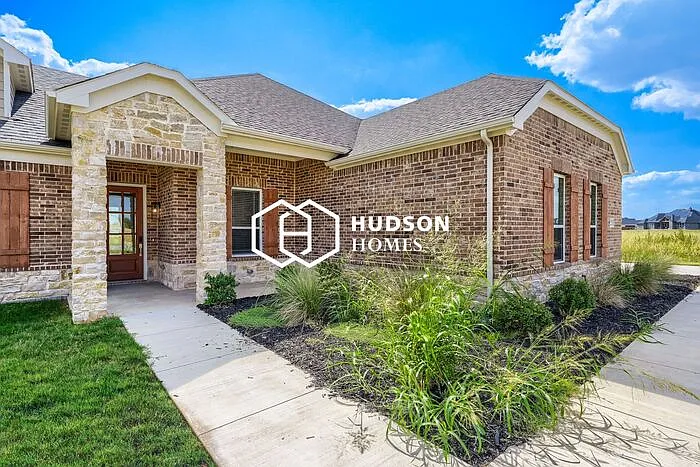 4 bed, 2.5 bath, 2404 sqft, $2,915 — Photo 2