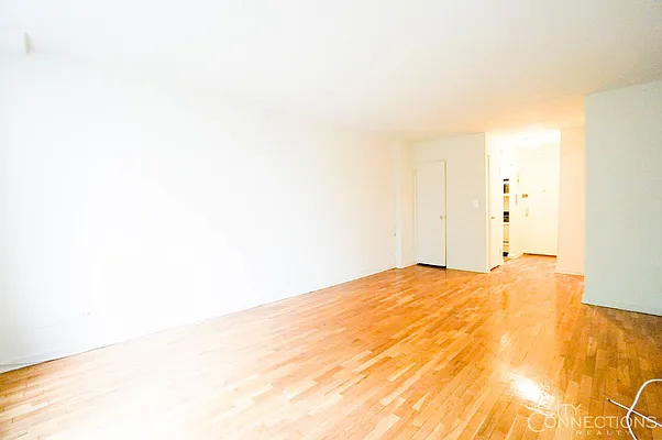 Rented by City Connections Realty | media 19