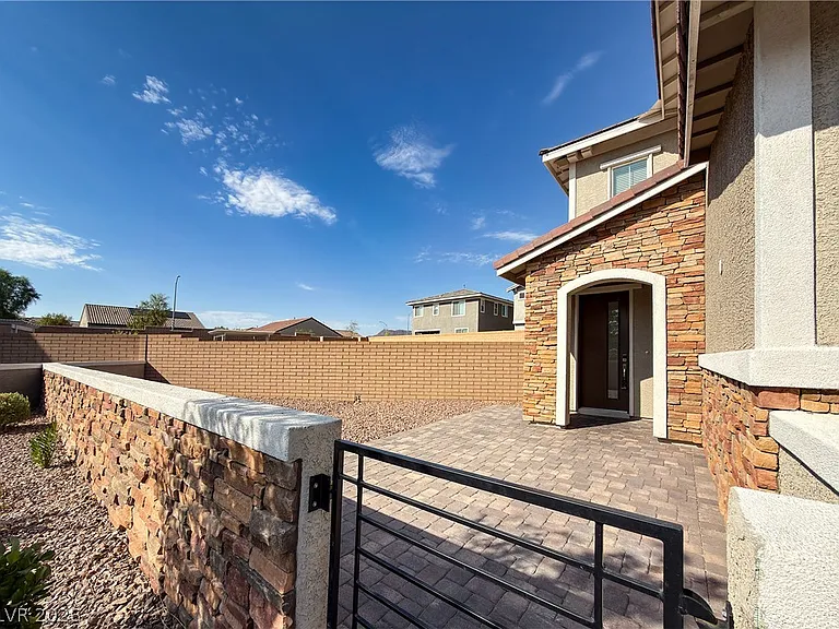 141 Neverland Ave — Photo 4