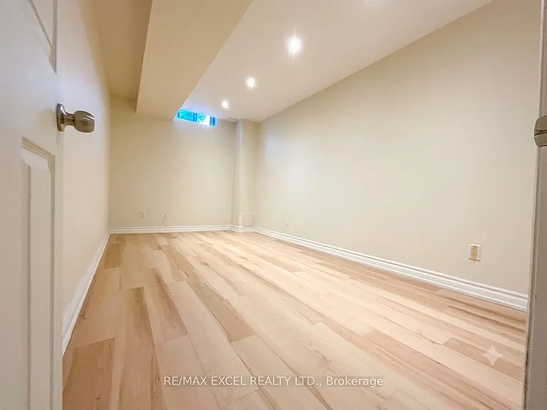 101 Sunway Sq #BASEMENT — Photo 4