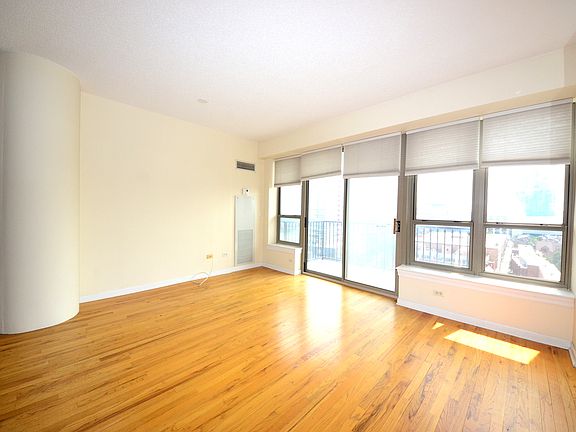 5th image of 1717 S Prairie Ave APT 1207