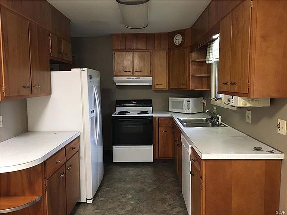 2nd image of 1541 Washington St