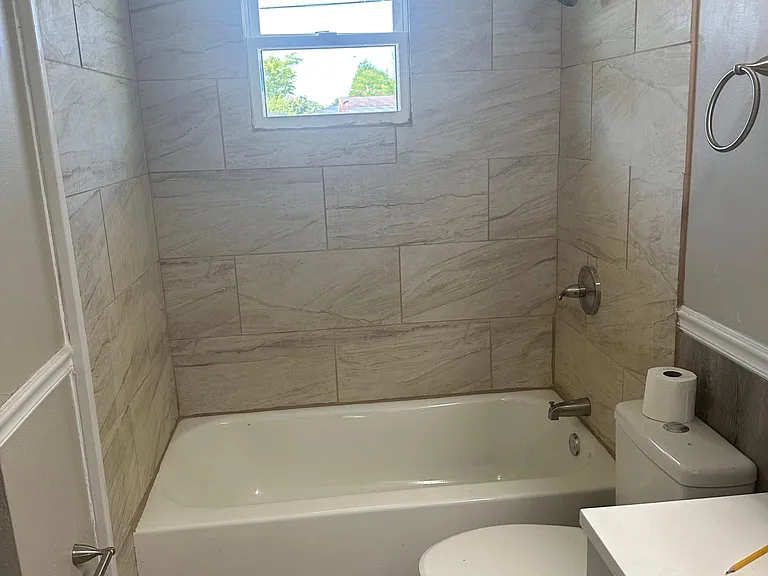 2525 E Dorothy Ln — Photo 5