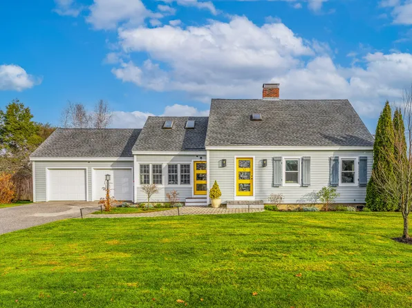 12 Avon Road, Falmouth, ME 04105