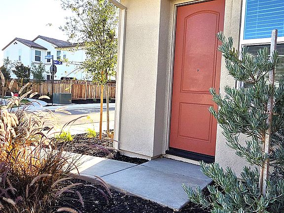 3rd image of 675 E Diaz Ln