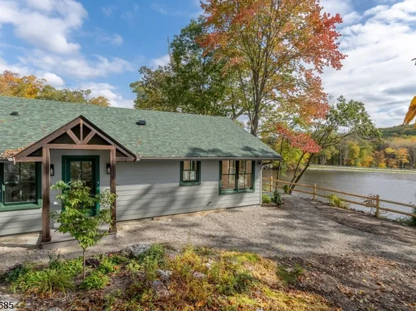 232 W Shore Dr, Stockholm, NJ 07460