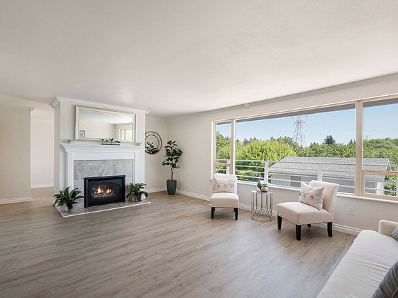 3rd image of 2729 50th Ave NE