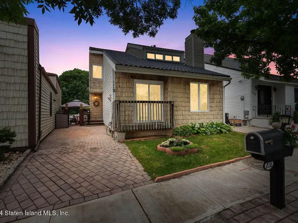 208 Green Valley Rd, Staten Island, NY 10312