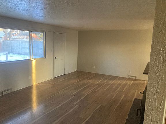 4th image of 640 Alturas Dr N