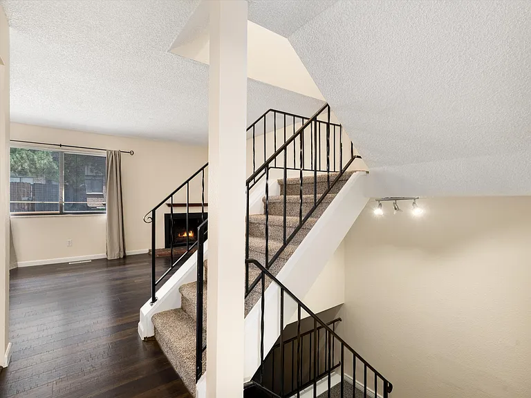 562 Vance St #D-9 — Photo 25