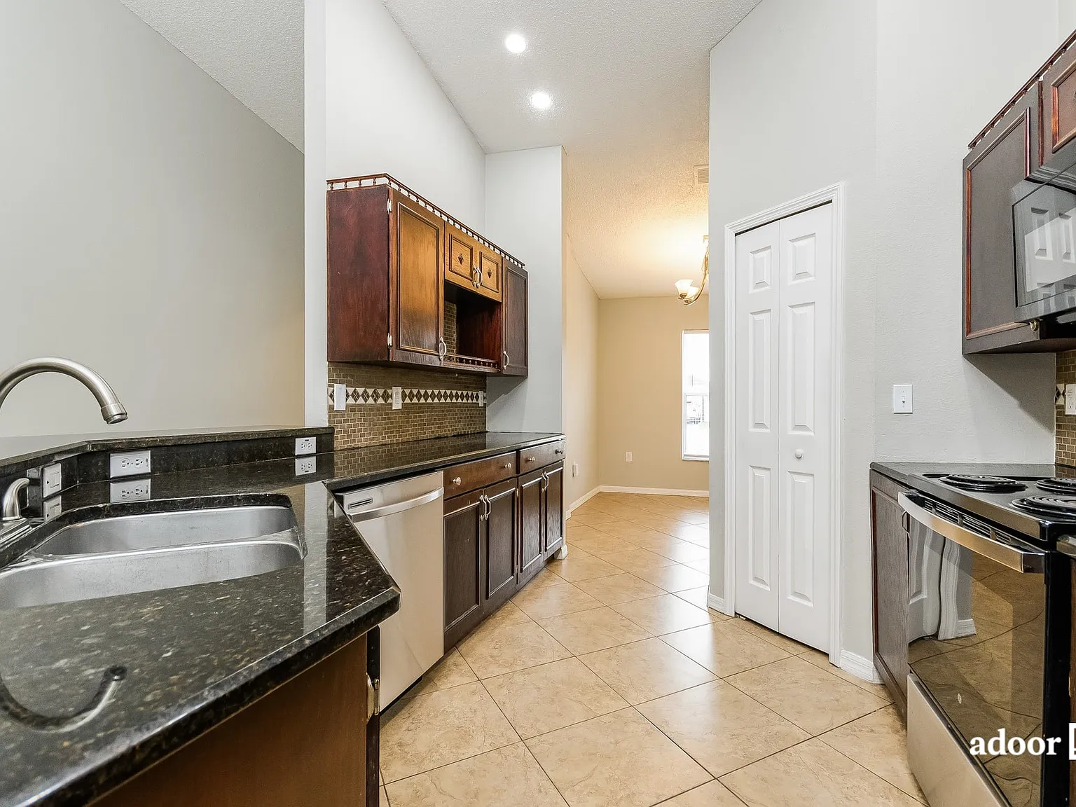 3 bed, 2.0 bath, 1653 sqft, $1,550 — Photo 2