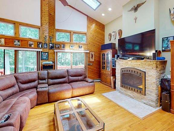 3rd image of 132 Southwynd Dr