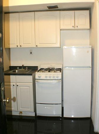 1st image of 30 Greenwich Ave APT 5B