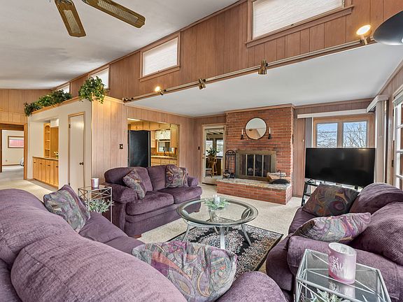 3rd image of 8965 Lake Park Dr