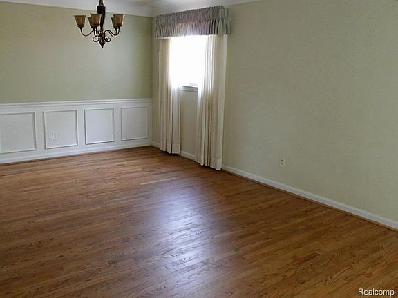 3rd image of 9884 Laurence Ave